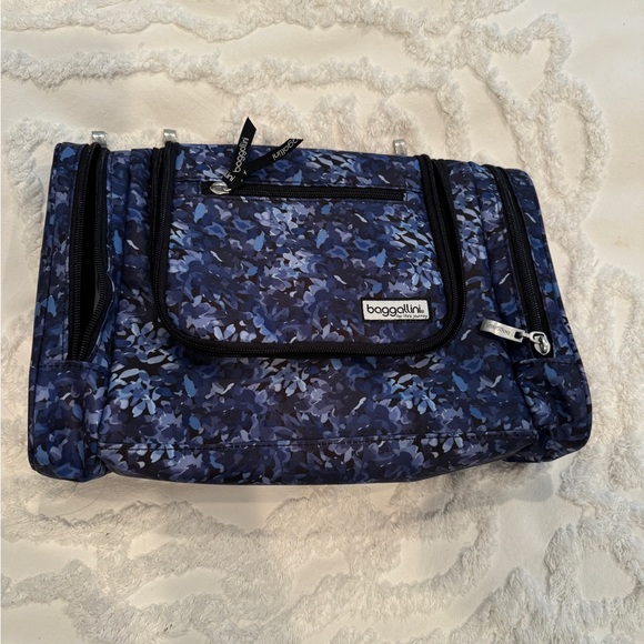 baggallini NEW Travel Toiletry Kit Foldable Cosmetic Bag blue floral abstract - Picture 5 of 6